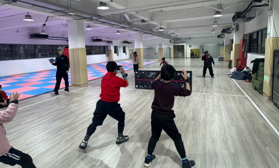 把孩子高高举起！虹口实验携手HADO，让未来触手可及